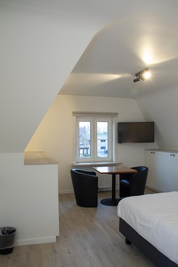Hotel Swaenenburg Oostrozebeke Buitenkant foto